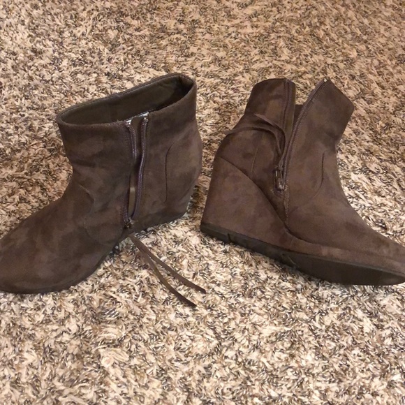 Brown wedge booties - Picture 2 of 3